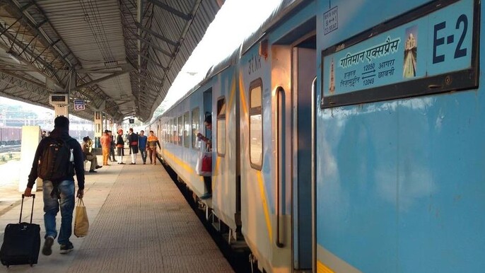 Day trip to Agra. Taj Mahal by Gatiman Express Train includes Guide,Transfers Sightseeings