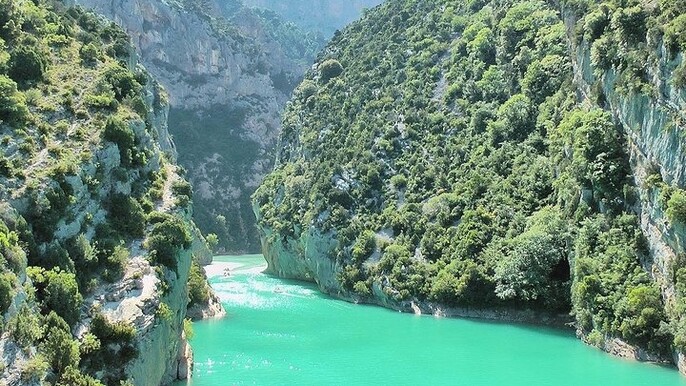 Private Day Trip to Manosque, Valensole, Moustiers Ste Marie and Lake Ste Croix from Avignon