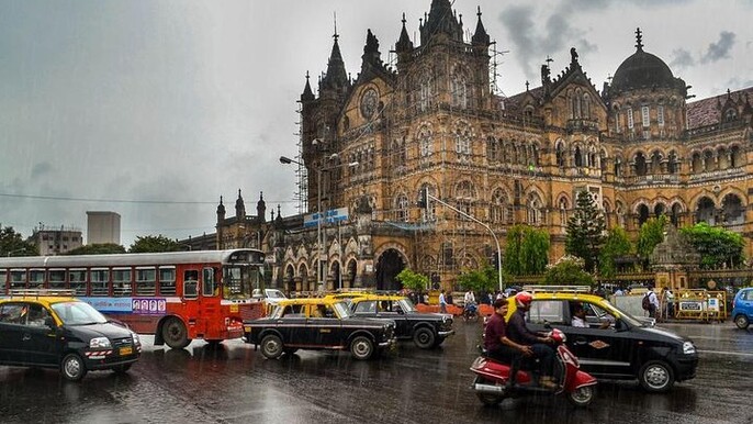 Experience the Monsoon in Mumbai in Private Vehicle