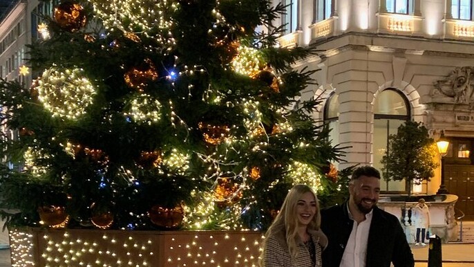 London Christmas Lights and Sights Private Tour in an Iconic London Black Cab