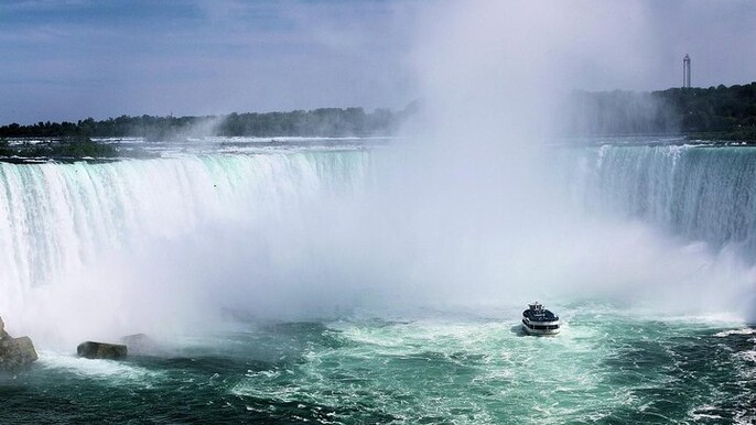 Private Niagara Falls-Niagara-on-the-Lake Day Trip and Winery Tour from Toronto