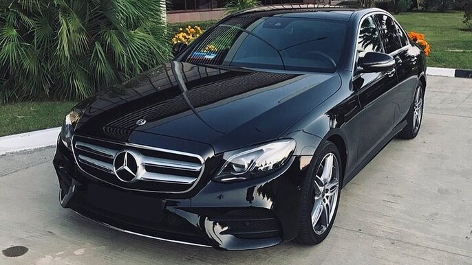 Arrival Private Transfer: Tambo Airport JNB to Johannesburg in Business Car