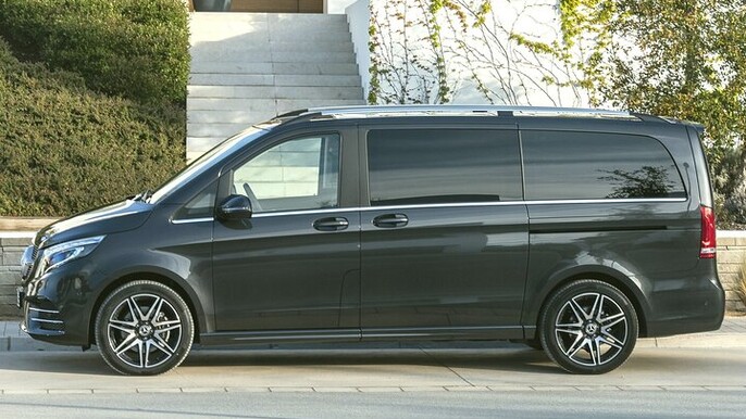 Private Transfer: Paris Airport CDG to Versailles by Luxury Van