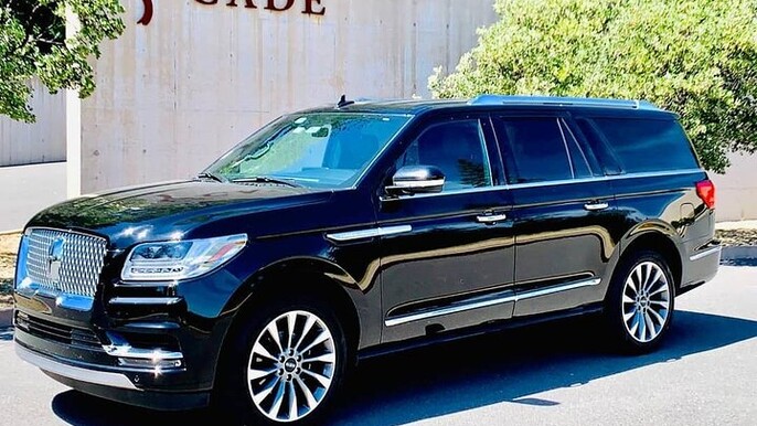 Private Transfer: Midway Airport MDW to Chicago by Luxury SUV