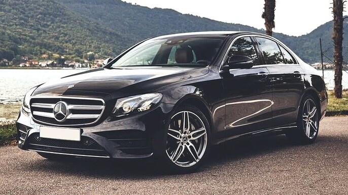 Private Transfer: Barcelona to Airport BCN by Business Car