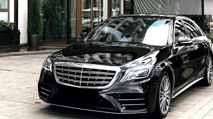 Private Transfer: Brandenburg Airport BER to Berlin in Luxury Car