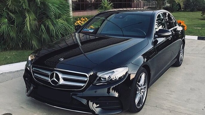 Arrival Transfer: Munich Airport MUC to Munich by Luxury Van