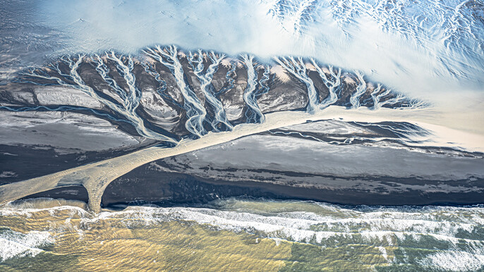 Black Sands & Riverbeds Airplane Tour from Skaftafell – Braided Rivers & Glacier Views