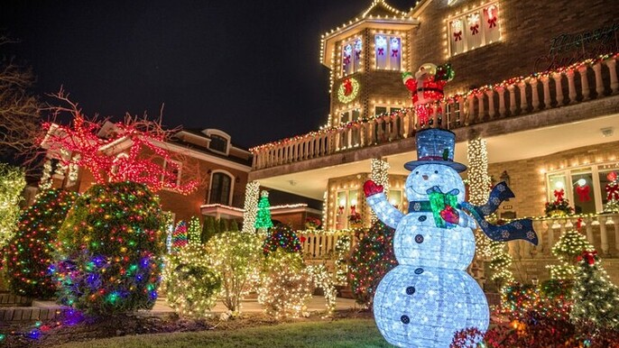 New York Dyker Heights Christmas Lights Guided Walking Tour