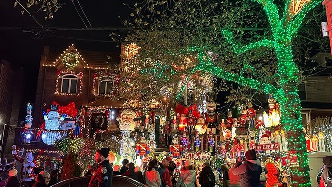 Dyker Heights Christmas Holiday Lights Private Guided Tour