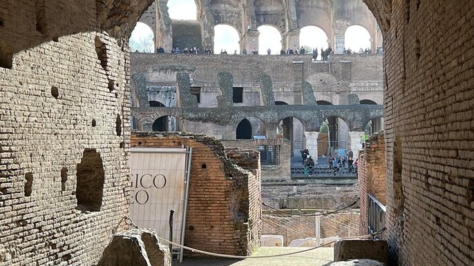 Small-Group Tour at the Colosseum, Forum and Palatine Hill