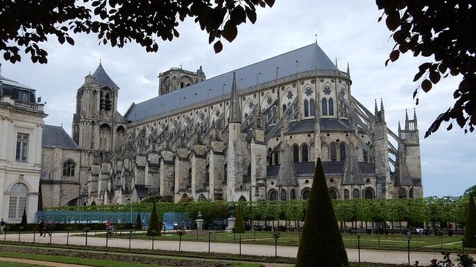 Bourges Cathedral Tour Audio Guide with Mobile app