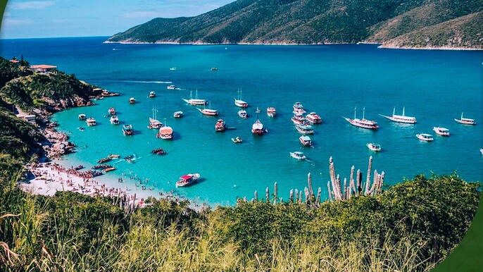 Conheça Arraial do Cabo, passeio de bate volta saindo do Rio
