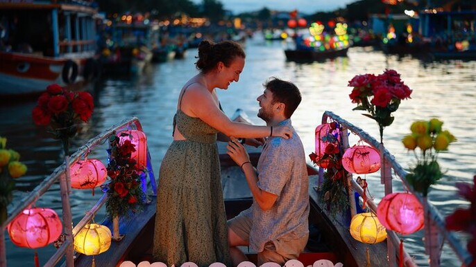 Hoi An Romantic Boat Proposal & Photoshoot Experience