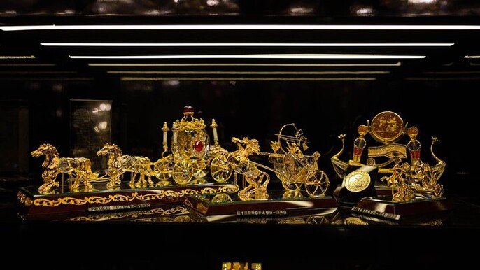 Tour & Shop at the Finest Crystal Boutique in middle East