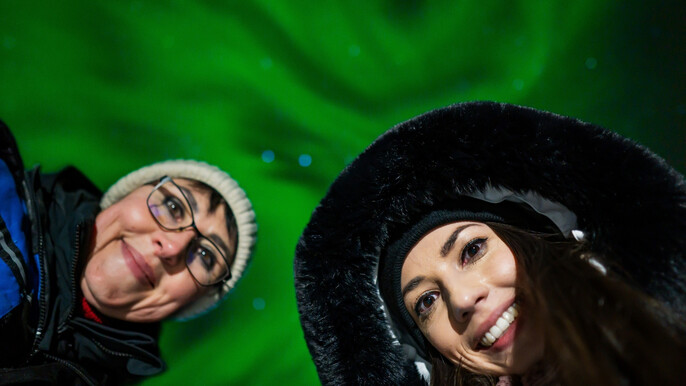 Rovaniemi: Northern Lights Bus Pro Hunting Tour - Expert Aurora Guides