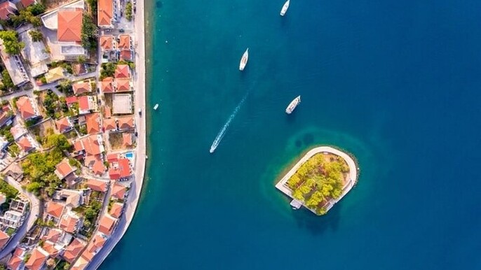 Ithaca Cruise swim stops to beaches- With snacks & fruit