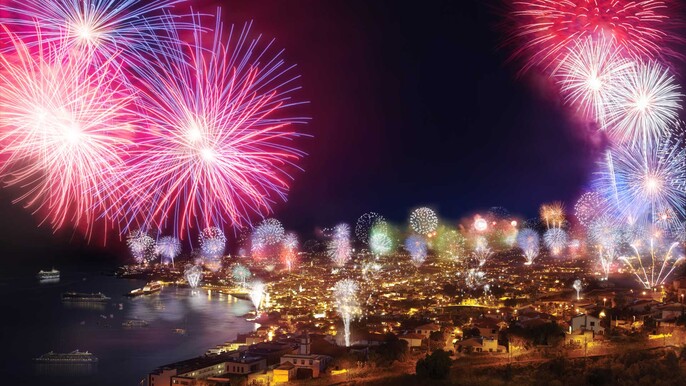 New Year’s Eve Fireworks Cruise (2.5 Hours)