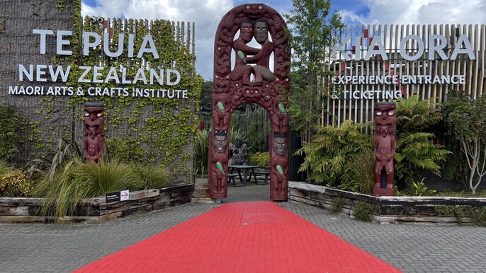 3 Days Pure Magic - Rotorua, Waitomo & Auckland Tour