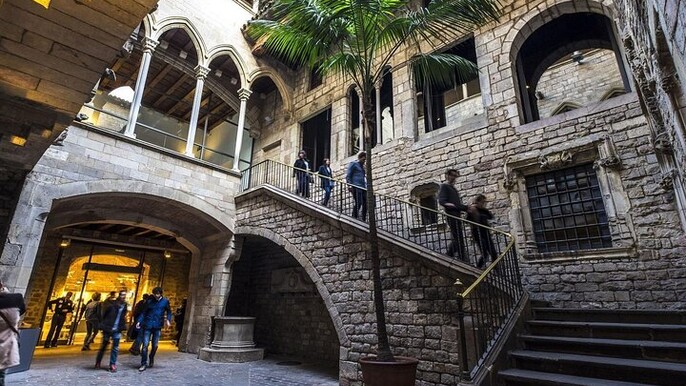 Picasso Museum Entry, Digital Guide and Born Walk