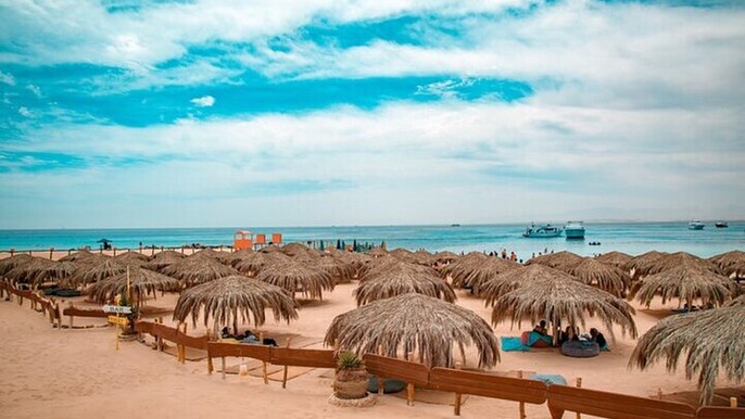 Hurghada: Hula Hula Island Parasailing, Water Sports & Lunch