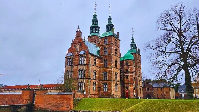 Sights And Gems Private Tour old Copenhagen, Nyhavn, local host
