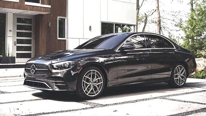 Airport Transfer: Paris Airport CDG to Paris City by Business Car