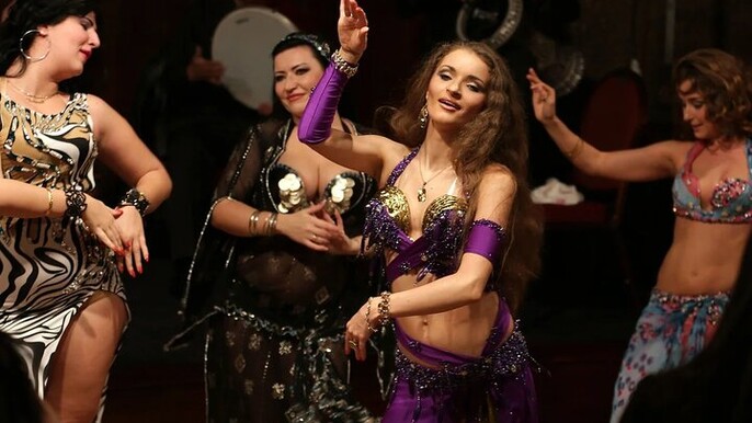 Hurghada: Enjoy Exciting Cabaret Show & Convenient Transfers