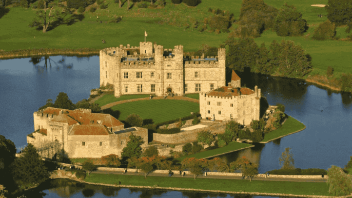 From London: Leeds Castle and Hever Castle Tour Including Entry Tickets