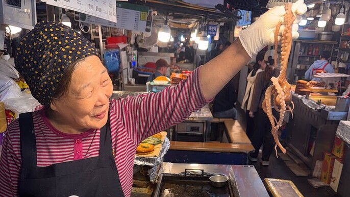 Real traditional market Dongmyo Flea & Gwangjang market tour