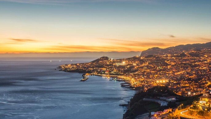 City Lights Cruise (2.5 Hours)