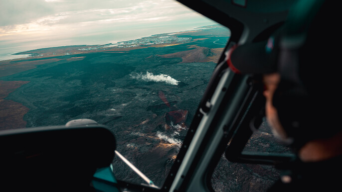 Volcano Helicopter Tour from Reykjavík – Eruptions, Blue Lagoon & Lava Landing