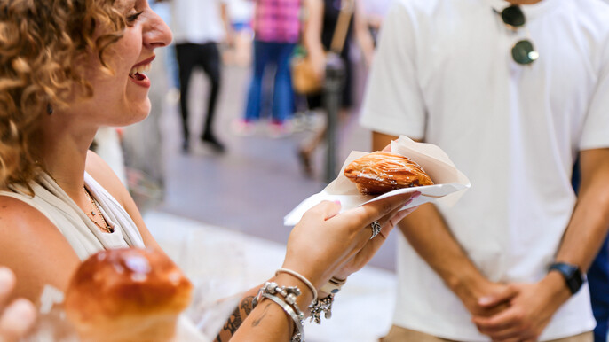 Naples Walking Tour & Street Food Experience