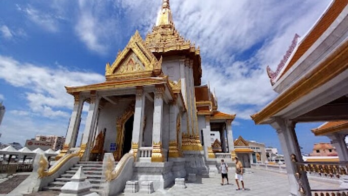 Bangkok City and Temple Tours with Gems Gallery