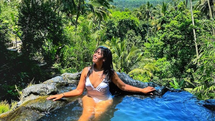 Bali Private Tour from Seminyak to Virgin Beach with Lunch