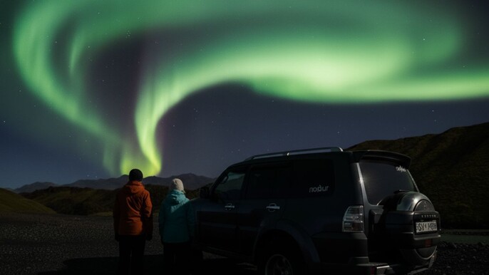 Private 4x4 Jeep Tour: Northern Lights with Hot Chocolate