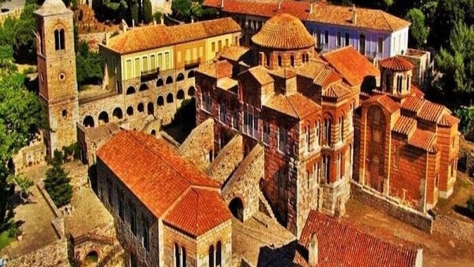 Delphi and Hosios Loukas Monastery Full Day Tour from Athens