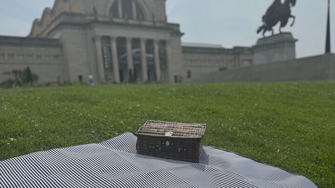 Art Hill Luxury Picnic for 2 in Forest Park: 3-4 Iconic Restaurants in Every Basket!