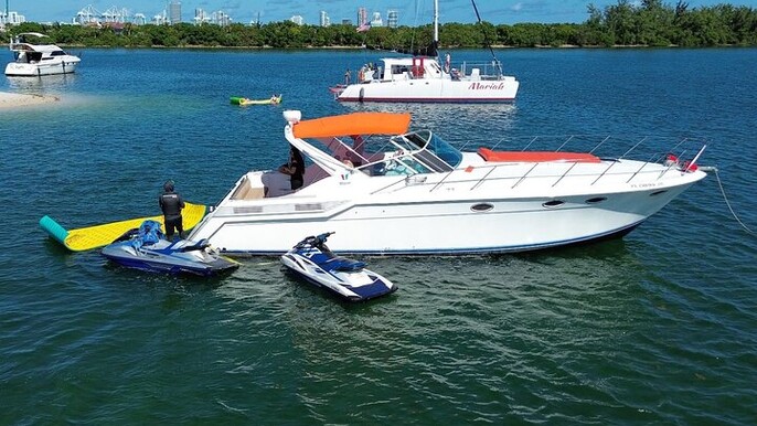 50ft Orange Searay Miami Yacht Rental