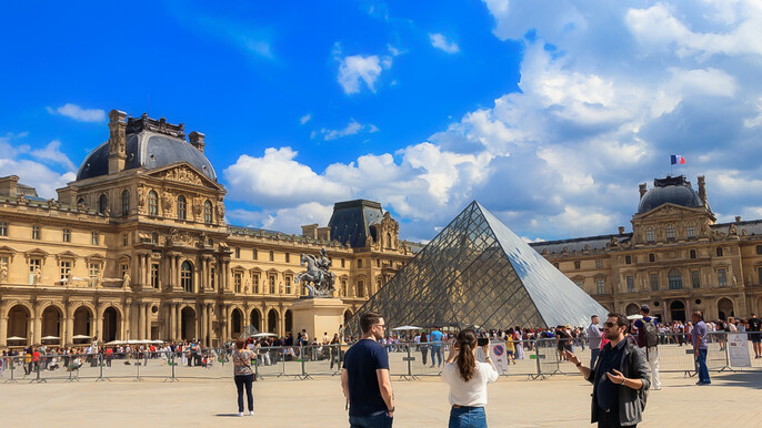 Paris Private Tour to Louvre Museum & French Crepes