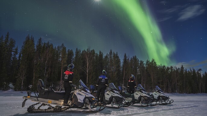 Snowmobile Photography Trip to the Aurora