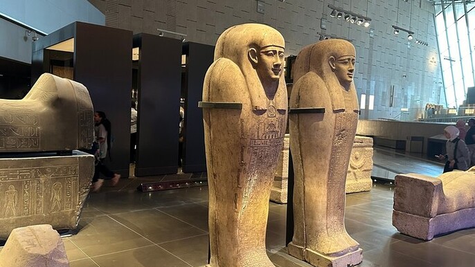 Private tour to Giza Pyramids, Sphinx and Egyptian museum