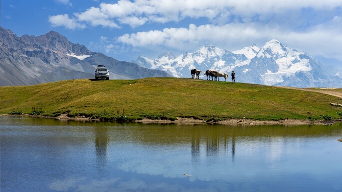 Svaneti Trekking Tour 2-Day 4x4 Tour from Kutaisi
