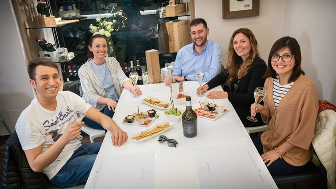 Luxury Wine Tasting with Finger Foods in Alba City Center