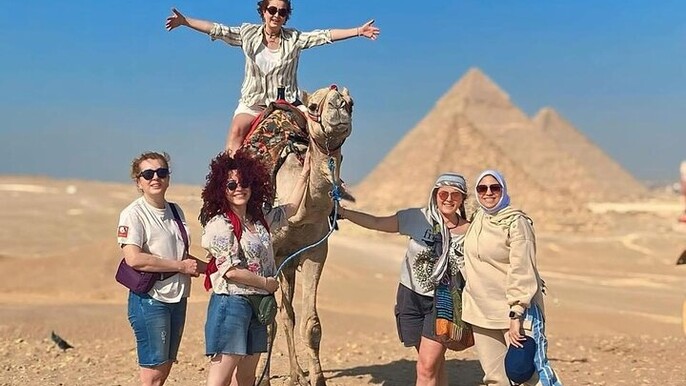 Cheap Day tour Giza Pyramids Sphinx, Khufu and Menkaure pyramid