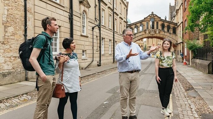 1.5-hour Oxford City and University Walking Tour [GYG]