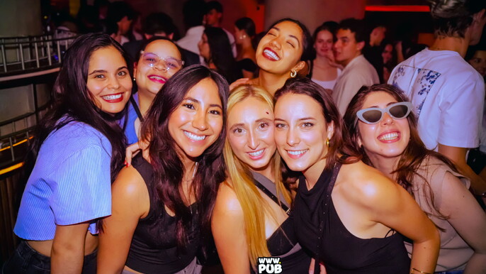 Fever-Freetour-Klook-Meetup- Pub Crawl Madrid