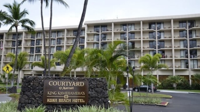 KOA to King Kamehameha's Kona Beach Hotel Private Airport Transfer
