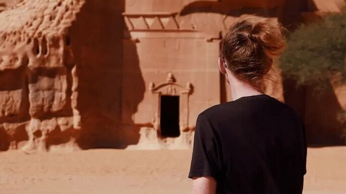 Explore Hegra Like Never Before – Hop-On Hop-Off Experience