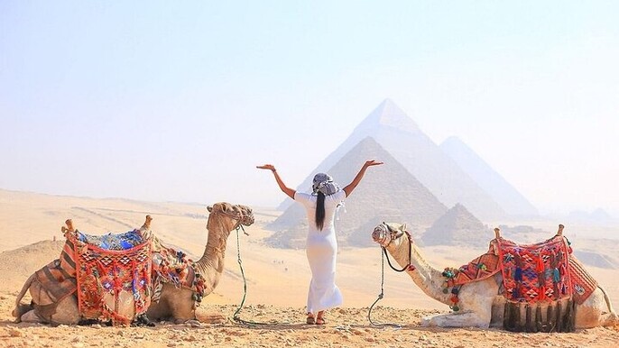 VIP Giza Pyramids Tour with Camel Ride
